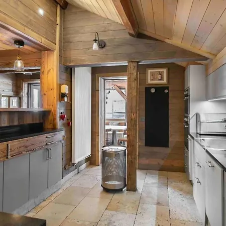 Magnificent Chalet With Jacuzzi In Chalet