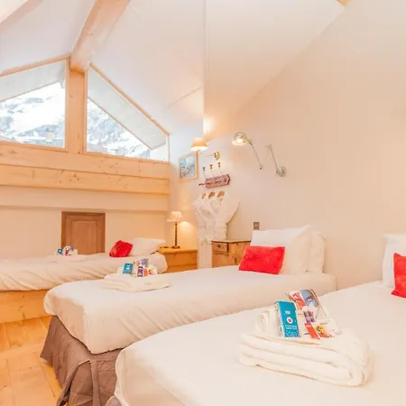 Chalet Magnificent Chalet With Jacuzzi In