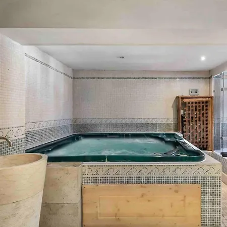Magnificent Chalet With Jacuzzi In *